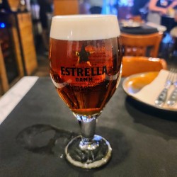 Amber Pause in a Barcelona Pulse