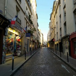 Streets of Paris -- Rue Mouffetard